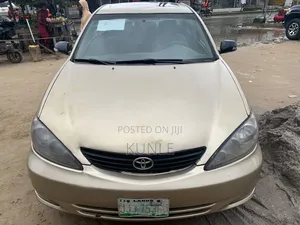Toyota Camry 2005 Gold
