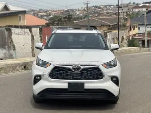 Toyota Highlander XLE 2021 White