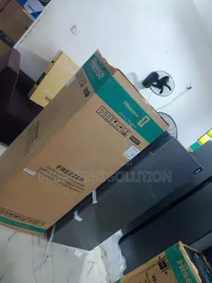 Organized Freezing Made Easy With 6 Shelves in the Hisense RS189DR