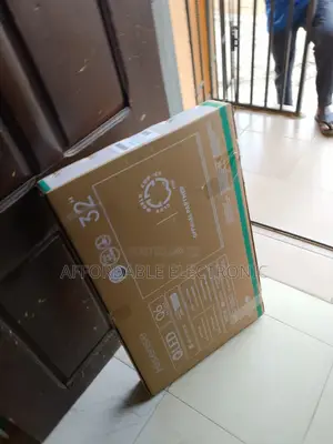 Brand New 32 Led Smart Television With Youtube+netflix+wifi