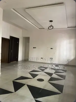 Mini Flat in Chevron for rent