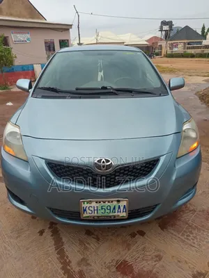 Toyota Yaris 2010 Blue