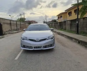 Toyota Camry SE 4dr Sedan (2.5L 4cyl 6A) 2013 Silver