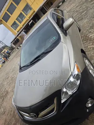 Toyota Corolla LE 4dr Sedan (1.8L 4cyl 4A) 2010 Gold