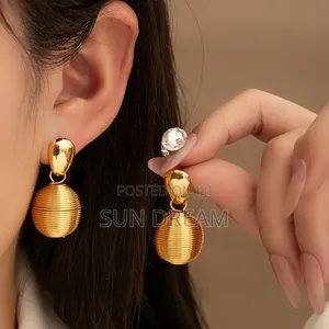 Golden Ball Pendant Woman Fashion Earrings