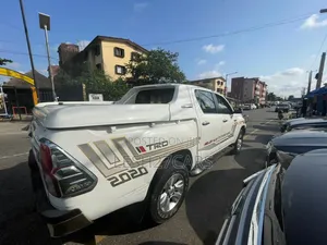 Toyota Hilux 2016 White
