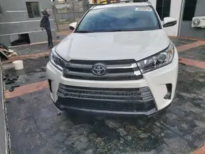 Toyota Highlander XLE 4dr SUV AWD (3.5L 6cyl 6A) 2015 White