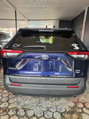 Toyota RAV4 2021 Blue