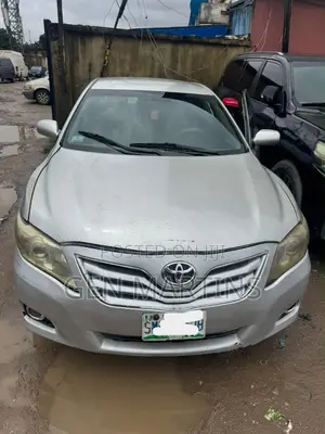 Toyota Camry 2010 Silver