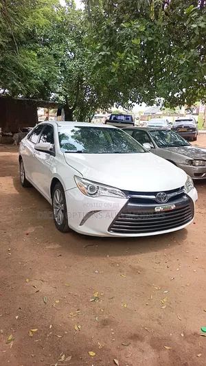 Toyota Camry XLE 4dr Sedan (2.5L 4cyl 6A) 2016 White