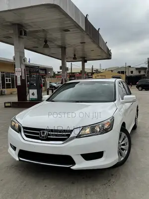 Honda Accord Touring 4dr Sedan FWD (3.5L 6cyl 6A) 2013 White