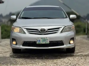 Toyota Corolla LE 4dr Sedan (1.8L 4cyl 4A) 2013 Silver