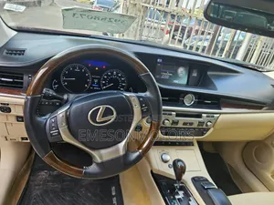 Lexus ES 2016 Red