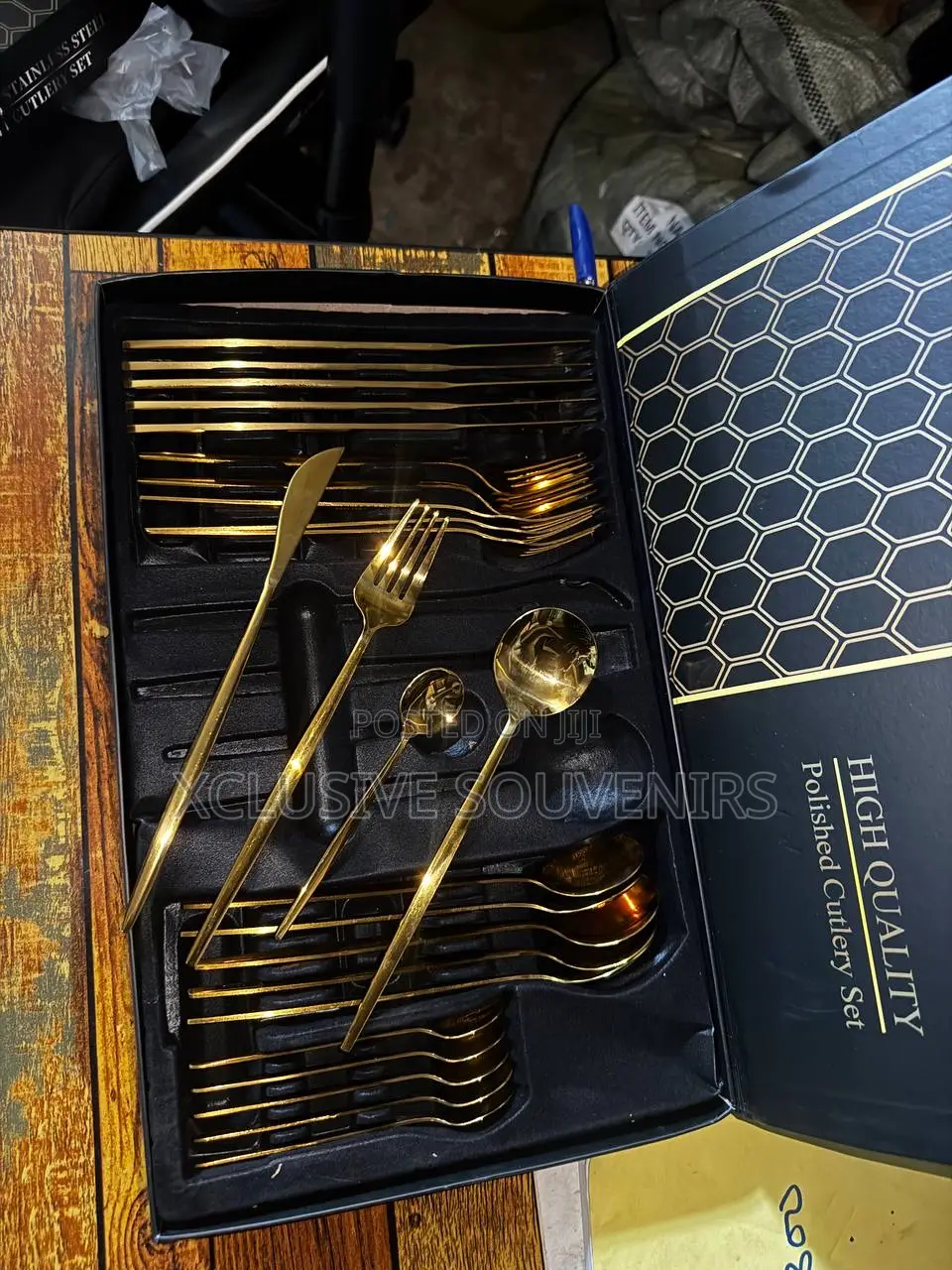 24Pcs Boxed Cutlery Set in Gold and Silver