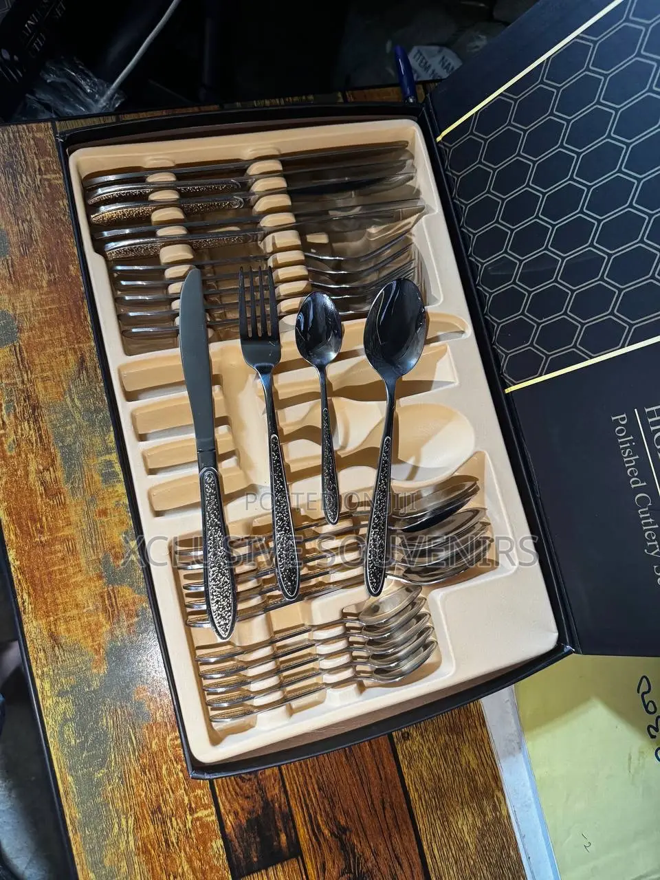 24Pcs Boxed Cutlery Set in Gold and Silver