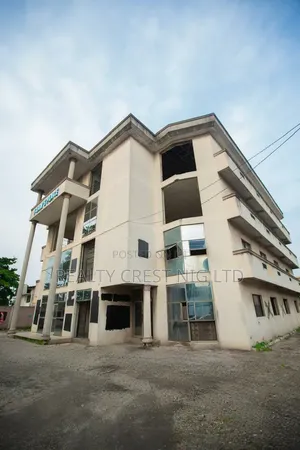 4 Storey Building of Open Office Space