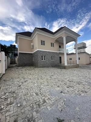 4bdrm Duplex in In An Estate After for rent