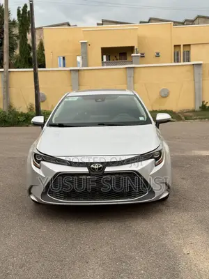 Toyota Corolla XLE 2021 Silver