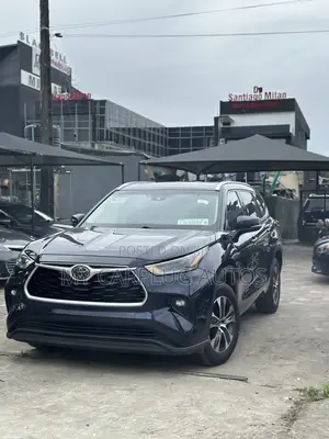 Toyota Highlander XLE 2021 Blue