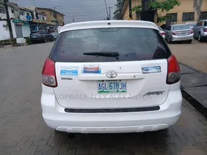 Toyota Matrix 2004 White
