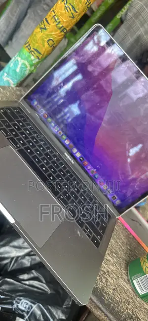 Laptop Apple MacBook Pro 2017 8GB Intel Core i5 SSD 256GB