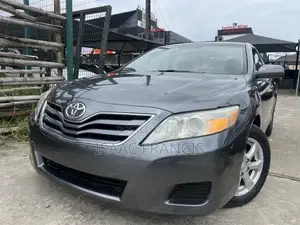 Toyota Camry Base 4dr Sedan (2.5L 4cyl 6M) 2010 Gray