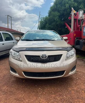 Toyota Corolla LE 4dr Sedan (1.8L 4cyl 4A) 2010 Gold