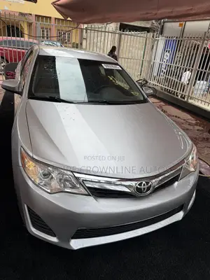 Toyota Camry LE 4dr Sedan (2.5L 4cyl 6A) 2012 Silver