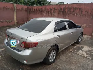 Toyota Corolla Base 4dr Sedan (1.8L 4cyl 5M) 2010 Silver