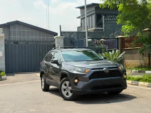Toyota RAV4 XLE AWD 2020 Green