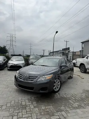 Toyota Camry LE 4dr Sedan (2.5L 4cyl 6A) 2011 Gray