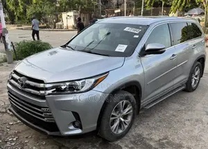 Toyota Highlander XLE 4dr SUV AWD (3.5L 6cyl 6A) 2015 Silver