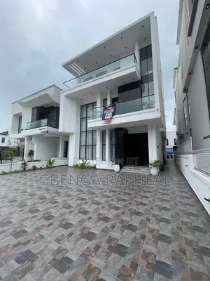 5bdrm Duplex in Megamound Estate for sale