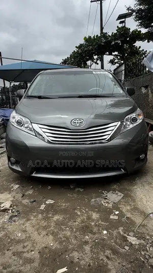 Toyota Sienna 2012 Green