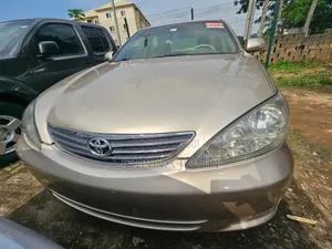 Toyota Camry 2005 Gold