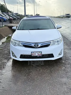 Toyota Camry XLE 4dr Sedan (2.5L 4cyl 6A) 2013 White