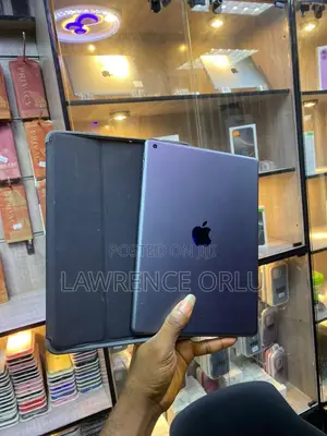 Apple iPad 9.7 32 GB Gray