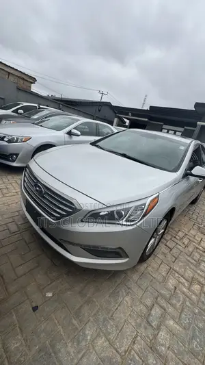 Hyundai Sonata Base Sedan FWD (2.4L 4cyl 6A) 2017 Silver