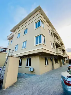 3bdrm Penthouse in Lekki Phase 1 Lagos for rent