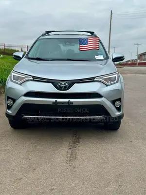 Toyota RAV4 Limited 4dr SUV (2.5L 4cyl 6A) 2018 Silver