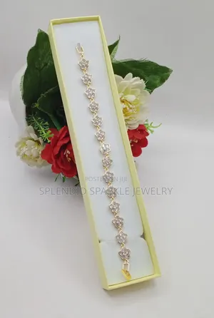 Non-Tarnish Luxury Flower CZ Zirconia Bracelet for Women