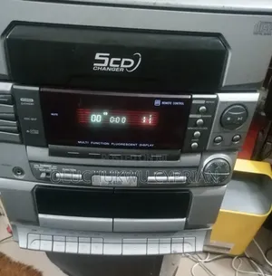 Universum/Aiwa 3-Cd Changer.