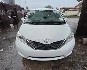 Toyota Sienna LE 7 Passenger 2011 White