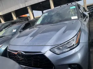 Toyota Highlander 2022 Blue