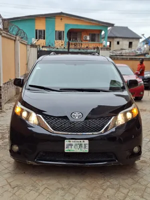 Toyota Sienna LE 7 Passenger 2011 Black