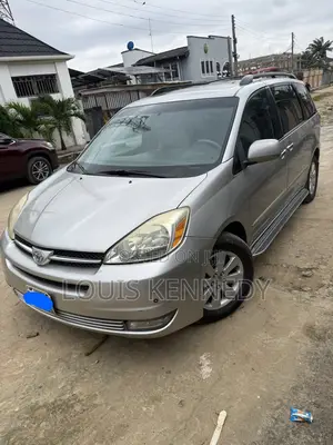 Toyota Sienna XLE Limited AWD 2006 Silver
