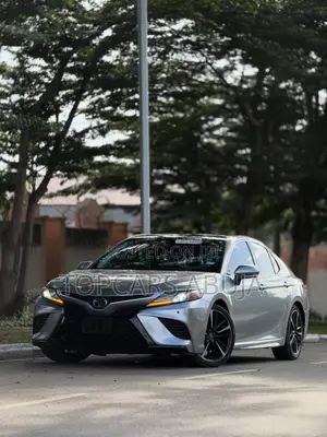Toyota Camry XSE FWD (2.5L 4cyl 8AM) 2018 Silver