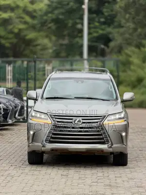 Lexus LX 570 AWD 2018 Gold