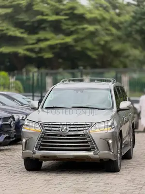 Lexus LX 570 AWD 2018 Gold