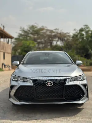 Toyota Avalon XLE FWD Sedan (3.5L V6 8A) 2019 Silver